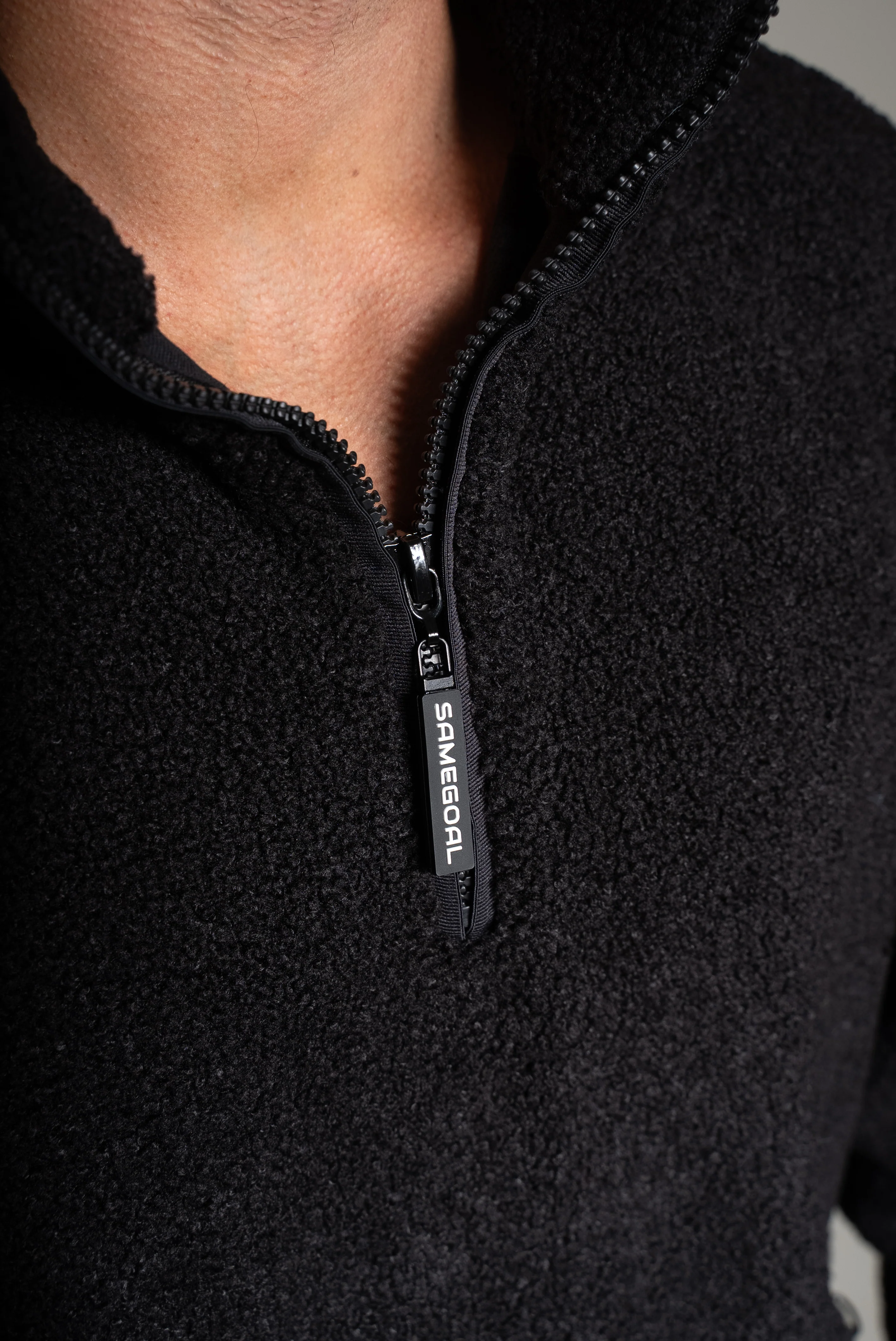 Oversize half zip teddy musta - Image 3