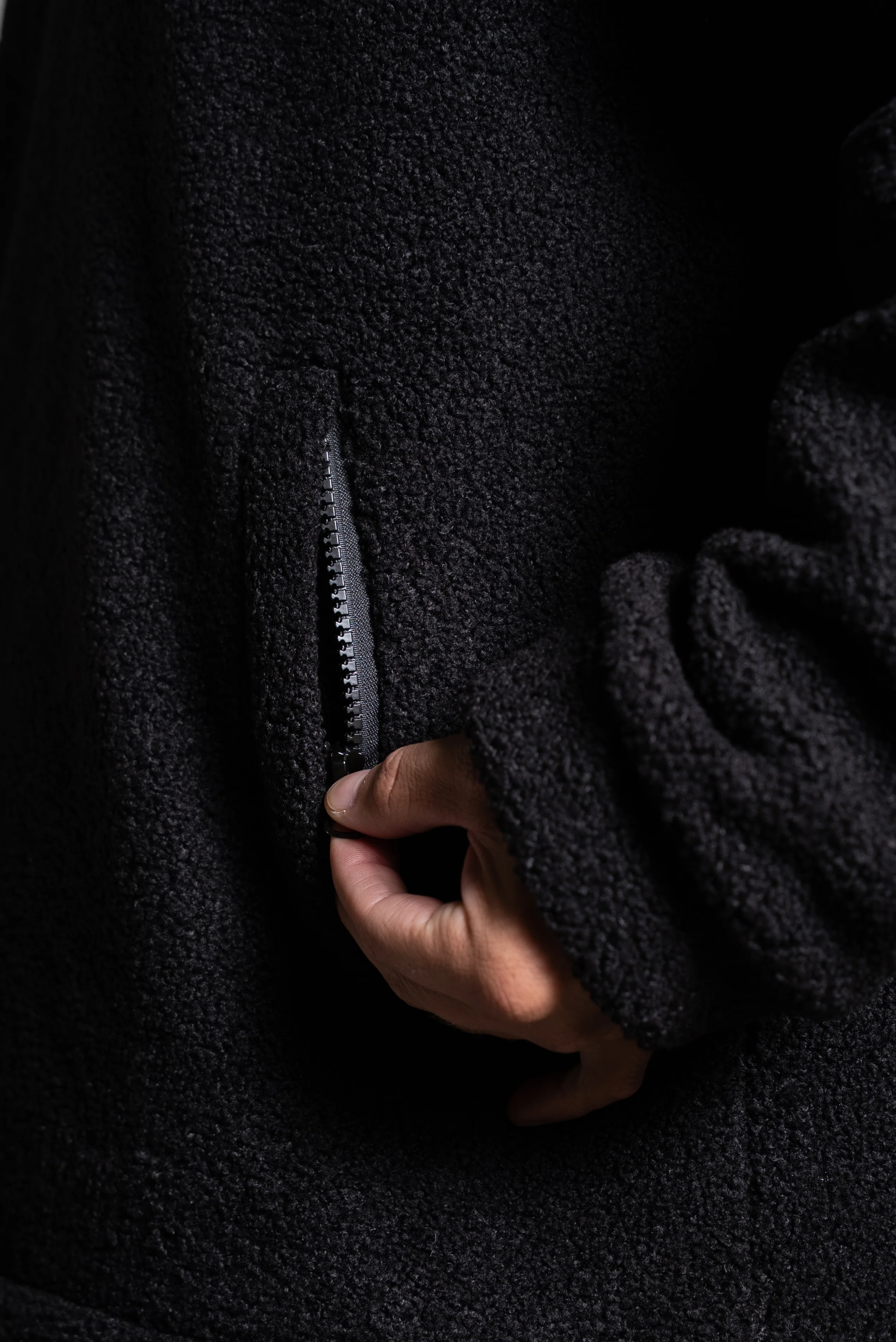 Oversize half zip teddy musta - Image 4
