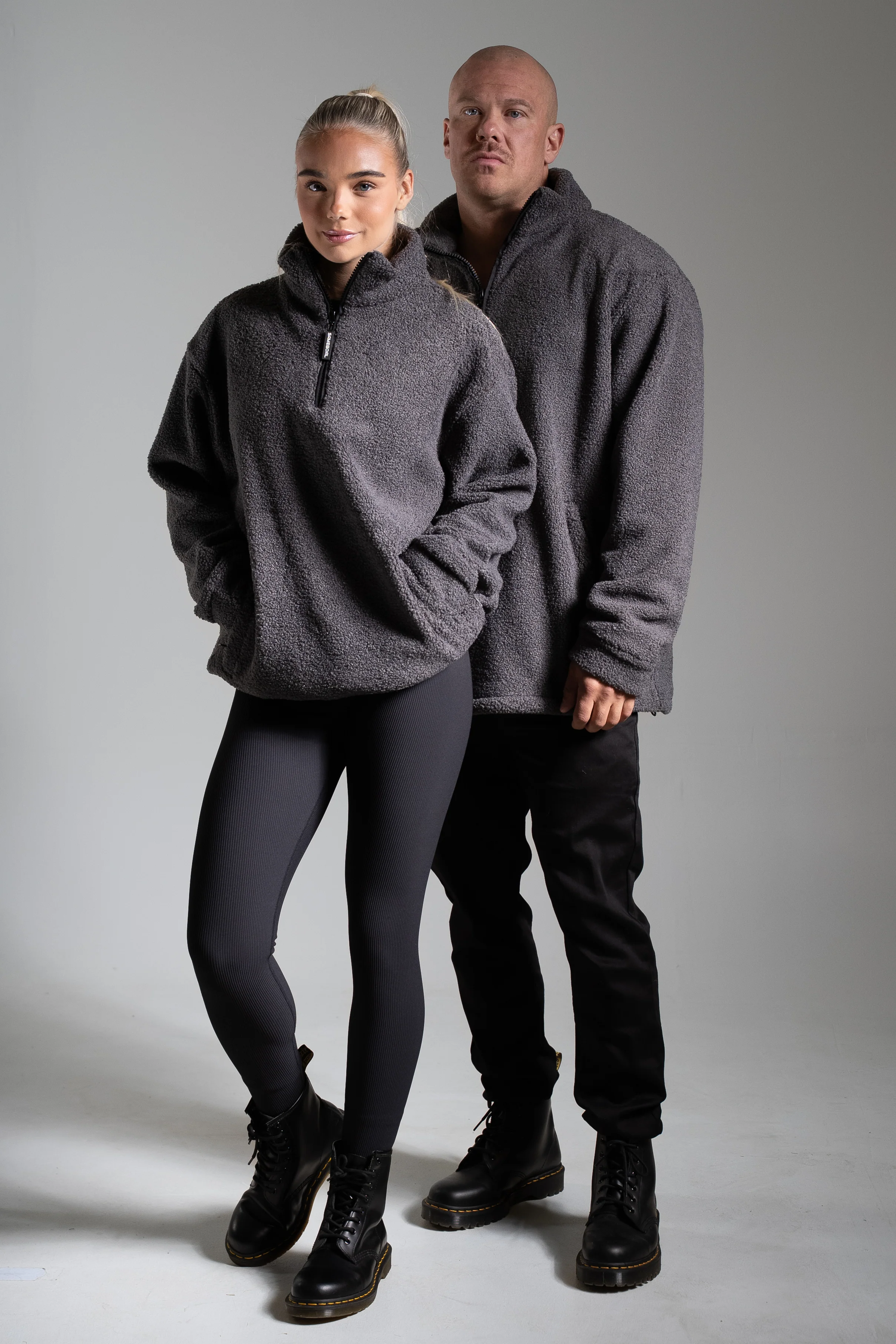 Oversize half zip teddy tummanharmaa - Image 2