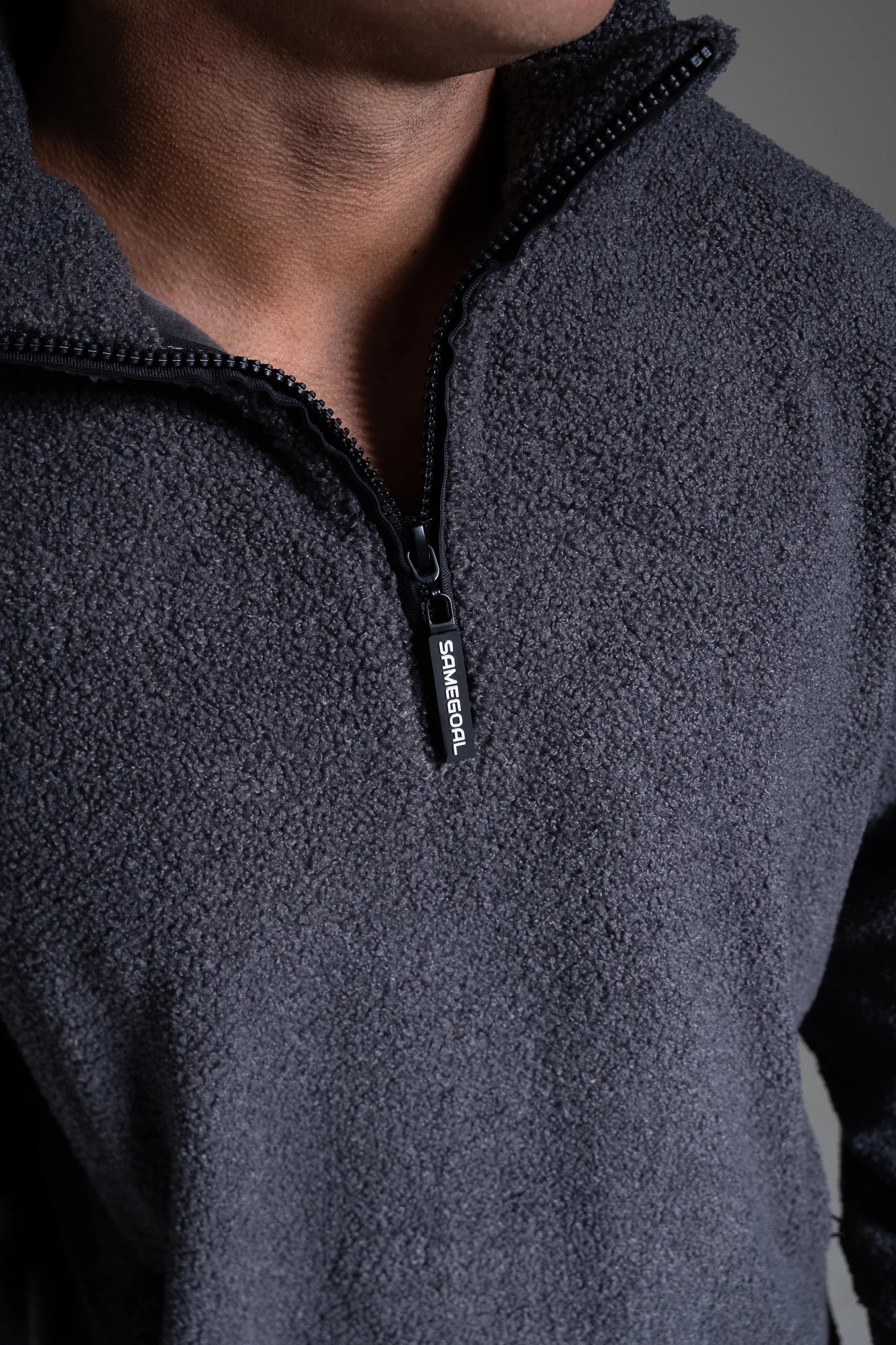 Oversize half zip teddy tummanharmaa - Image 5