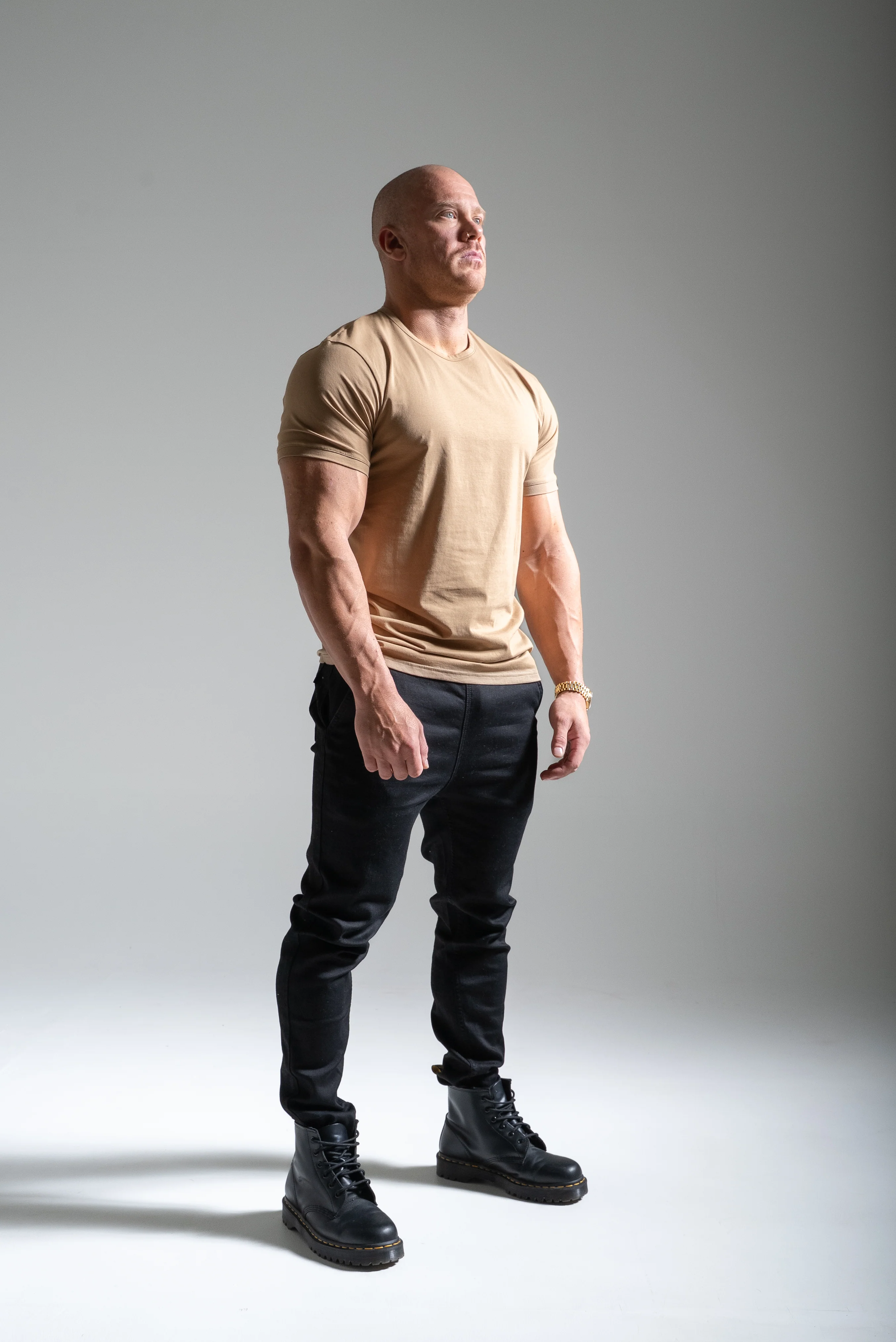 Miesten Basic o-neck t-paita vaaleanruskea - Image 3
