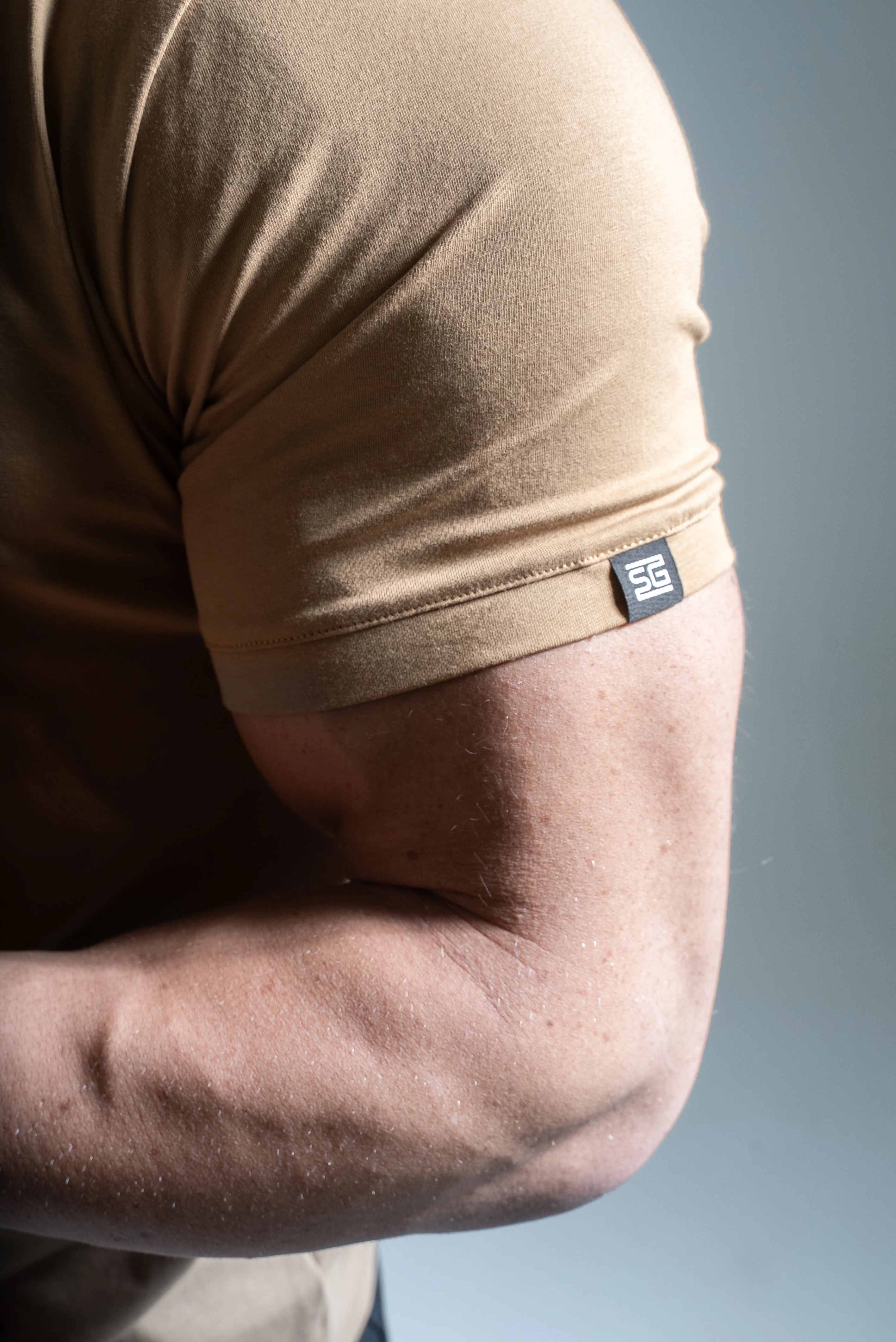 Miesten Basic o-neck t-paita vaaleanruskea - Image 4