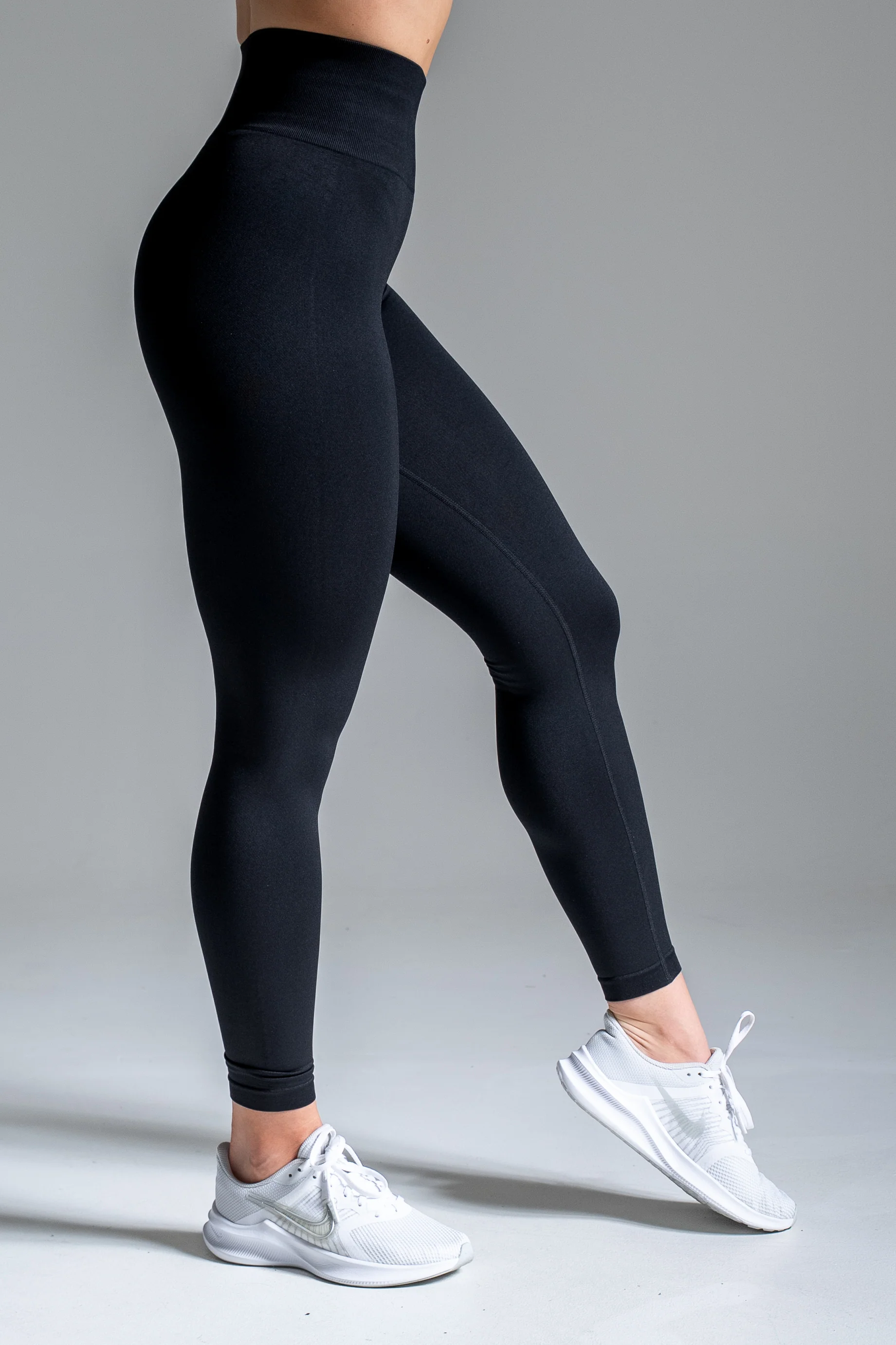 Sport seamless trikoo musta - Image 2