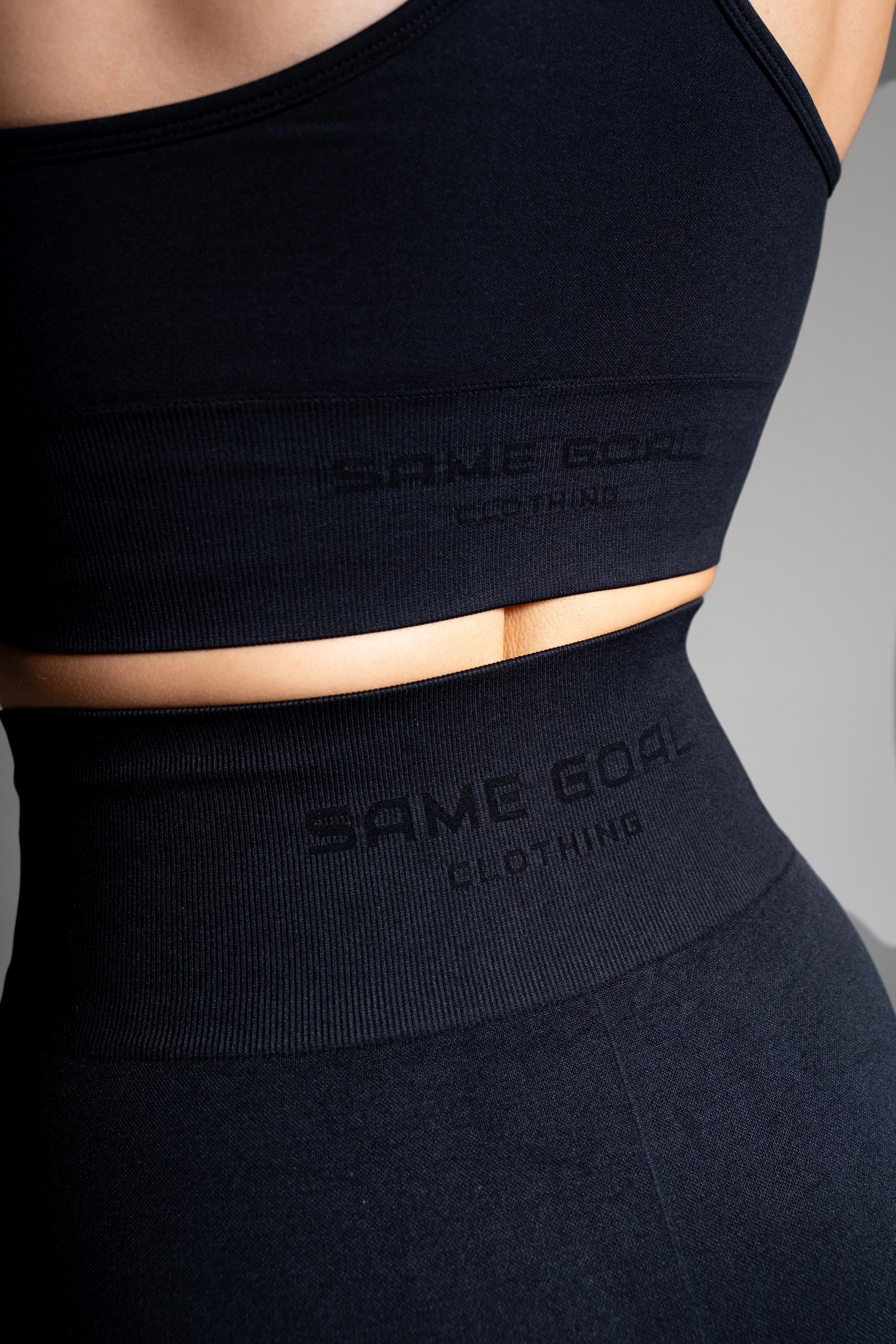 Sport seamless trikoo musta - Image 4