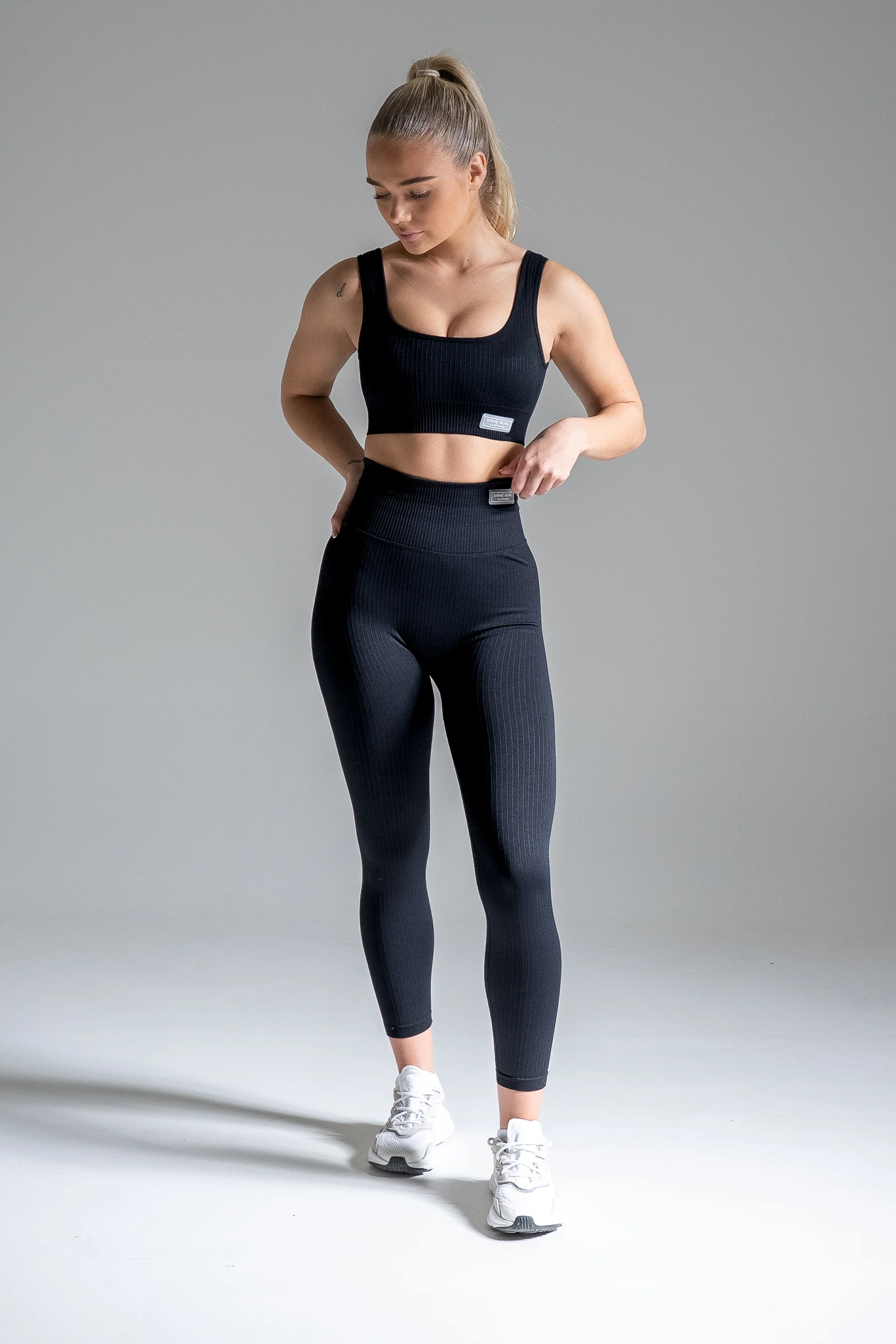 Wave seamless bra musta - Image 3