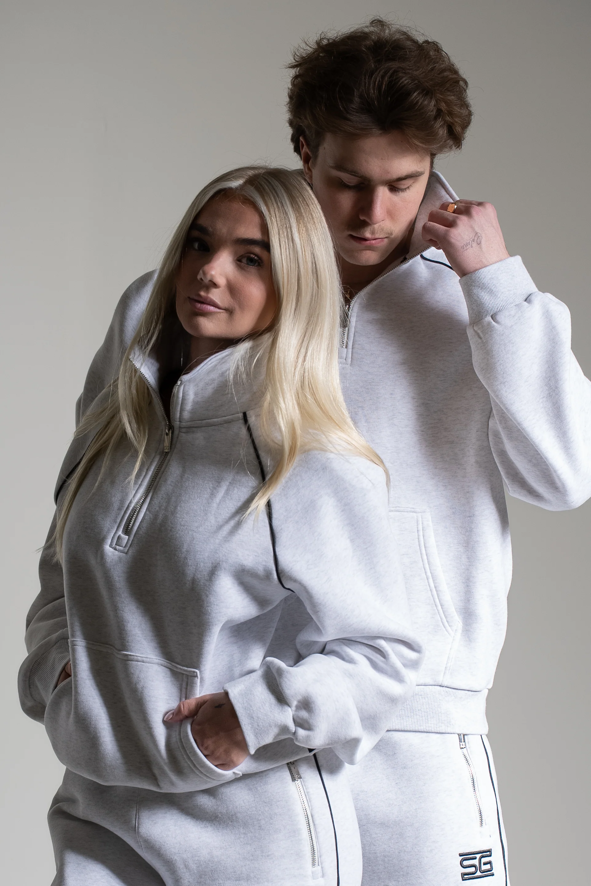 HEAVY zip high neck tuhka